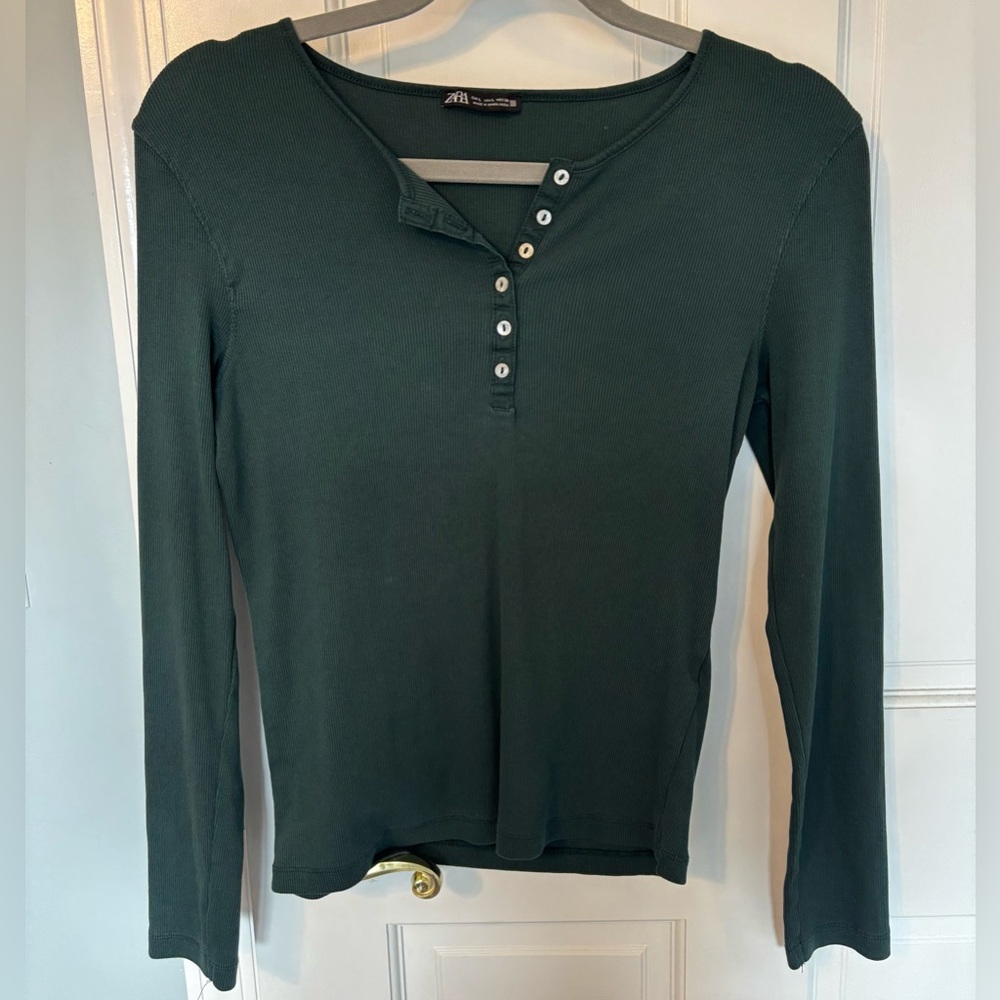 Zara Women’s button ribbed kint long sleeve shirt forest green large